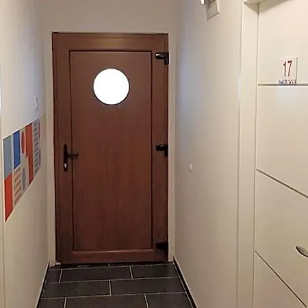 Hi